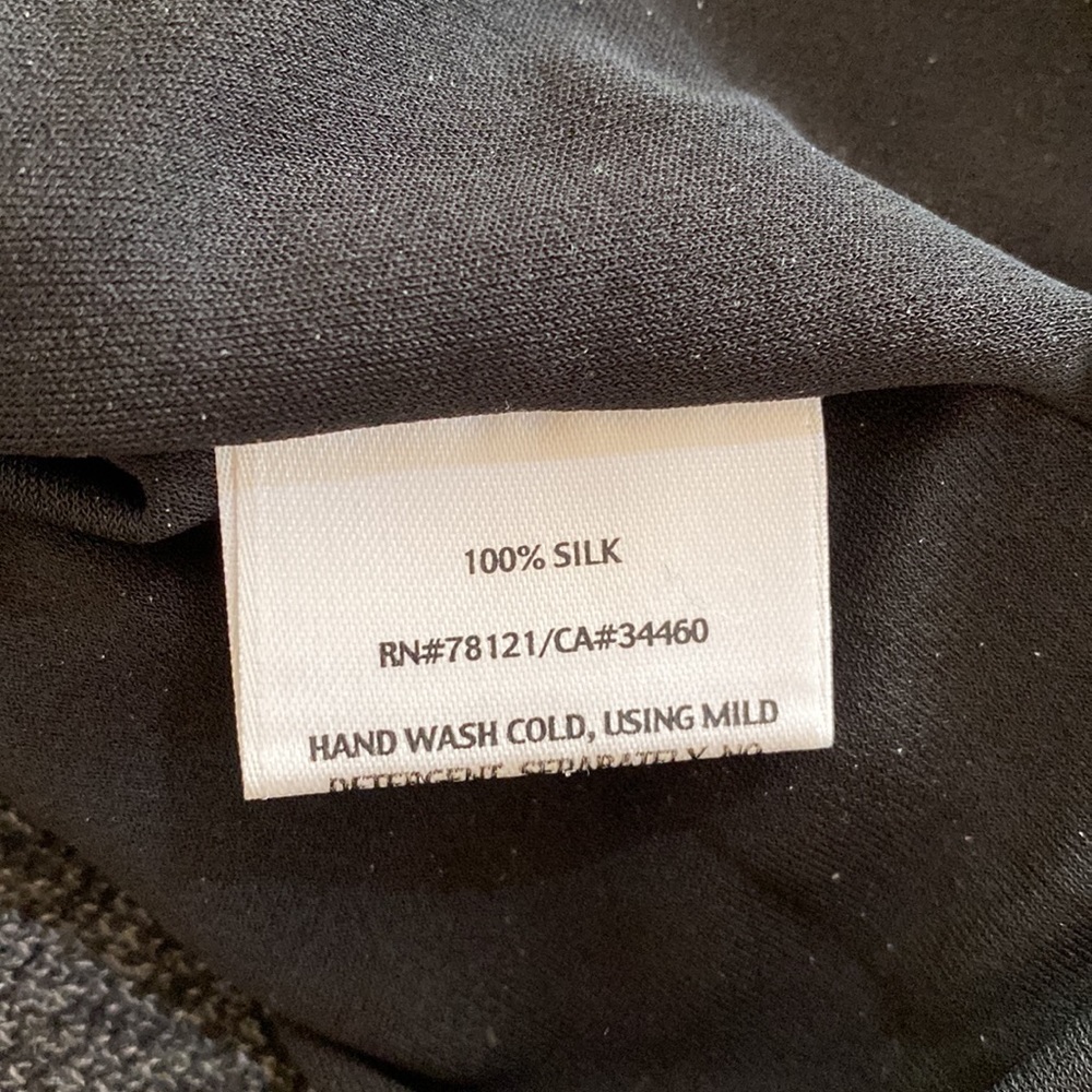Beautifully comfortable black 100% silk jersey top. - Picture 4 of 4